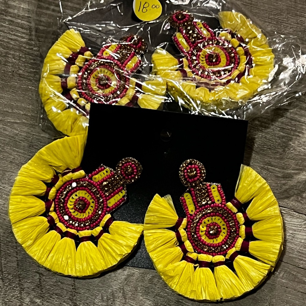 Fan earrings